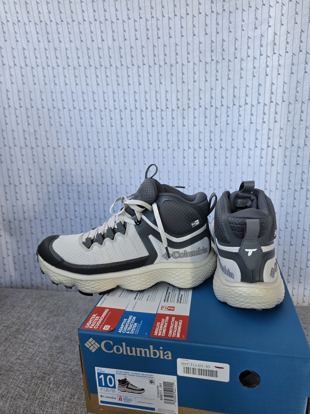 Columbia Men’s Gray & White Athletic Trail Shoes